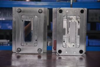 塑膠注塑模具生產(chǎn)出來的產(chǎn)品表面噴漆有什么用呢？