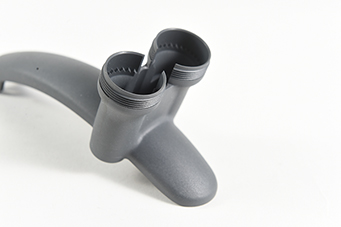 塑膠模具注塑加工選擇注塑機(jī)時(shí)應(yīng)該注意什么呢？