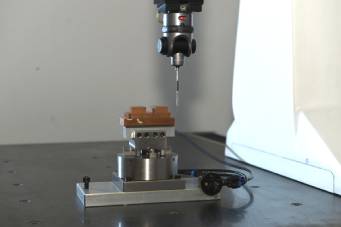 精密注塑模具加工設備的基本要求有哪些？