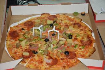 快來銘洋宇通吃Pizza啦！