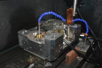 塑料注塑模具加工，十年如一日的堅(jiān)持