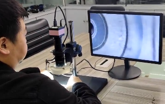 塑膠模具加工廠家精密產(chǎn)品及模具量測需求，新增一臺投影儀