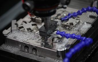 如何處理注塑模具成型產(chǎn)生的塑性變形？