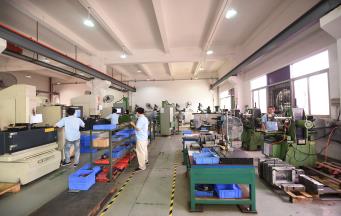 深圳模具廠：精度可達±0.005mm，打造模具行業(yè)新高度！